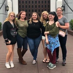 Meet your Posher, Kayla